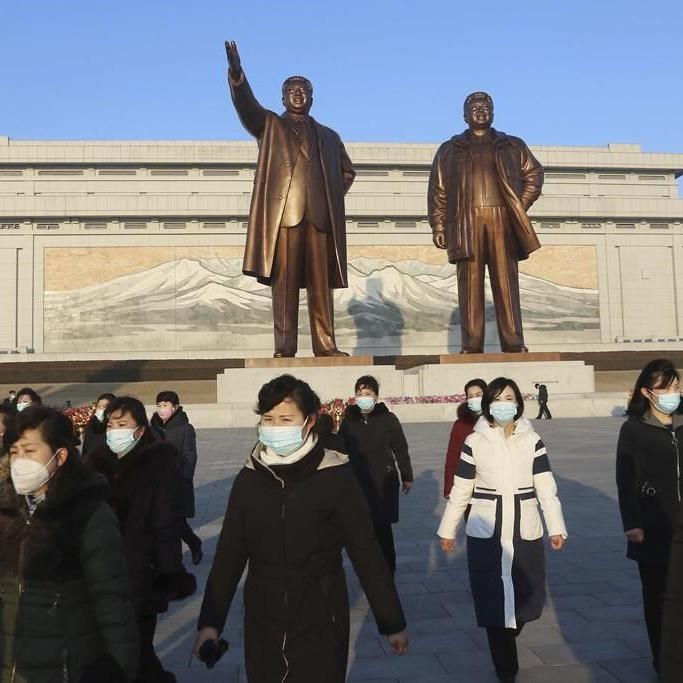 Kim Jong Un shows off daughter, missiles at N. Korean parade